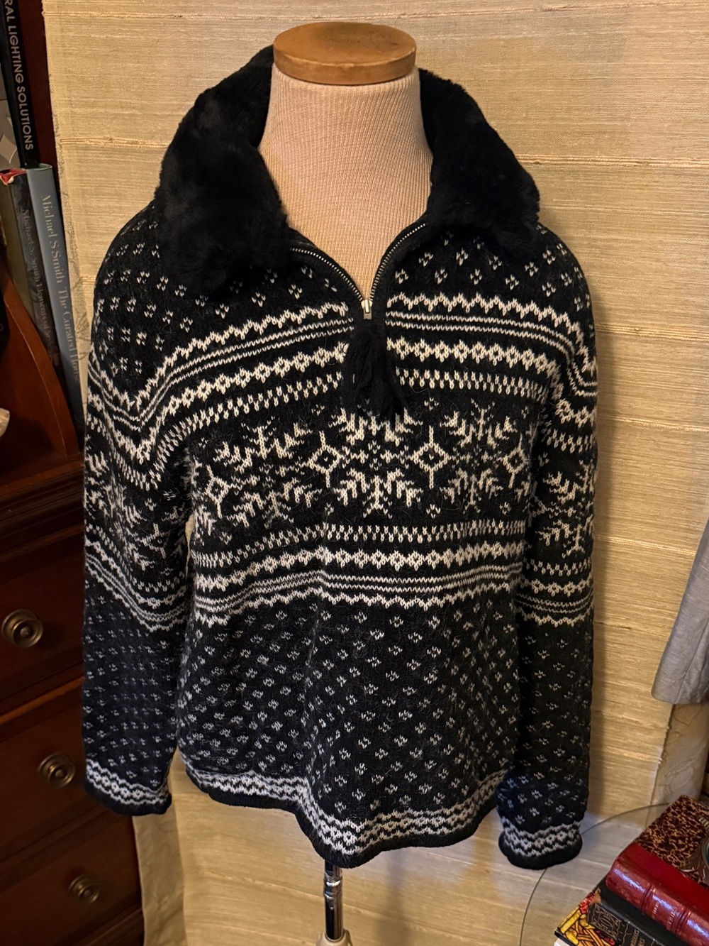 Jones Wear Black and White Fair Isle Pullover with Faux Fur Collar